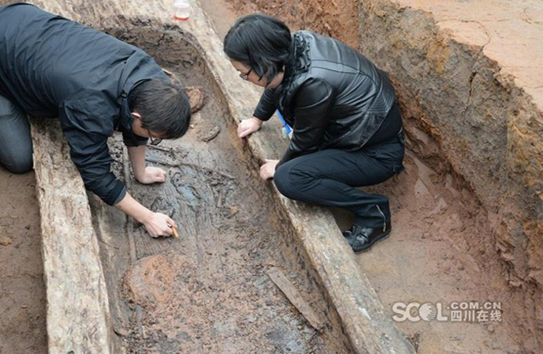 成都一楼盘工地发现60座战国船棺墓